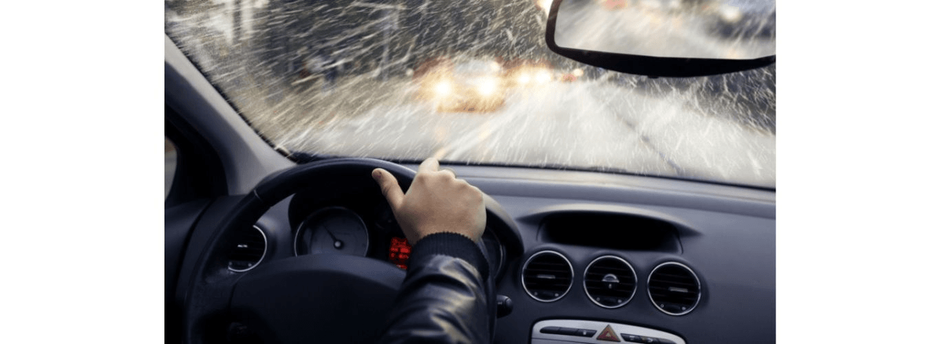 Tips Berkendara Aman saat Hujan Deras